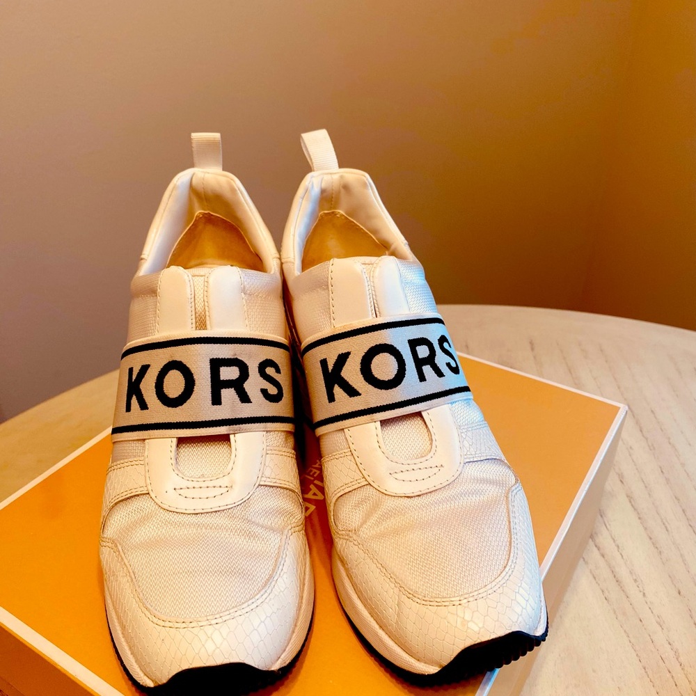 Michael KORS white high sneakers. Size 8. Great condition.